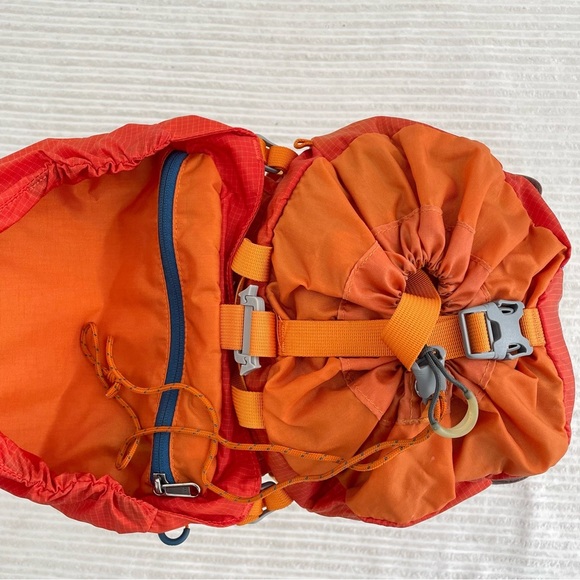 MEC AlpineLite 24 Backpack - Picture 7 of 9